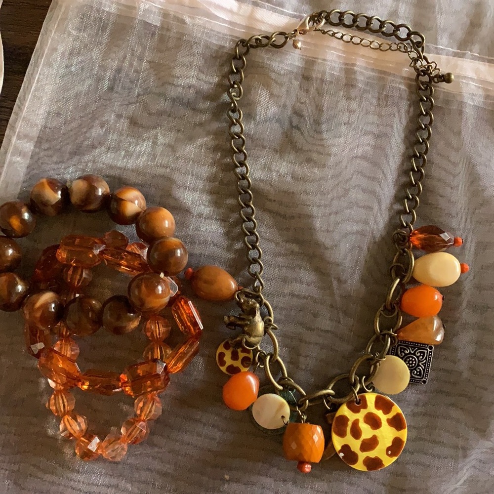 Necklace and bracelet set